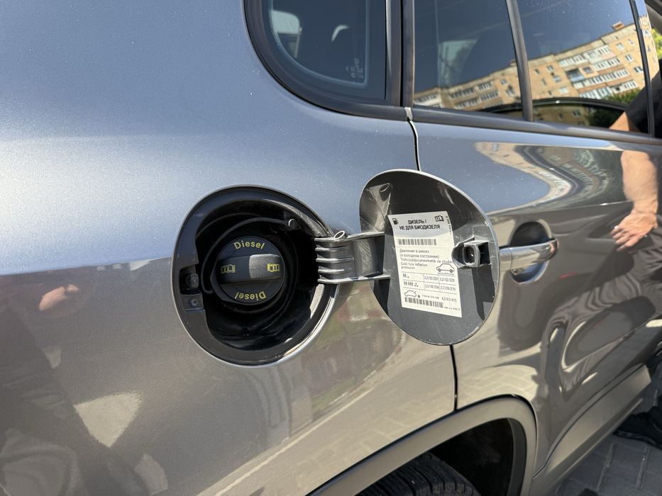VW Tiguan рестовий (не фарбований)
