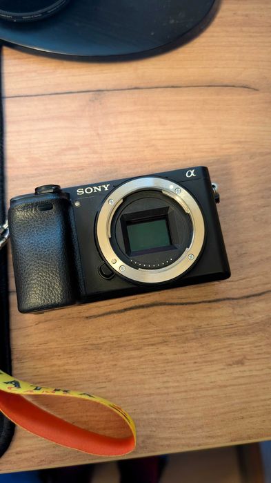 sony a6300 + 16-50mm пробіг 20152