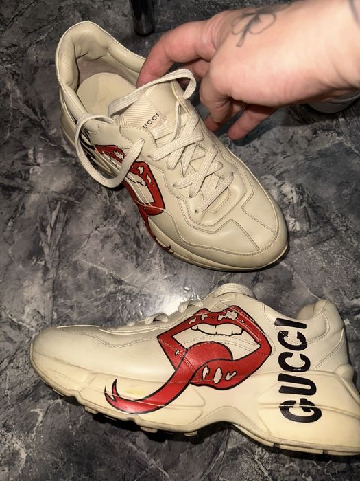 Кроссовки женские