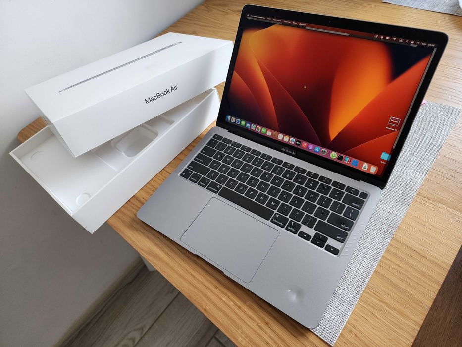 Apple MacBook Air 13インチ シルバー Amazon.com: Apple MacBook Air (13-inch, 8GB RAM, 128GB
