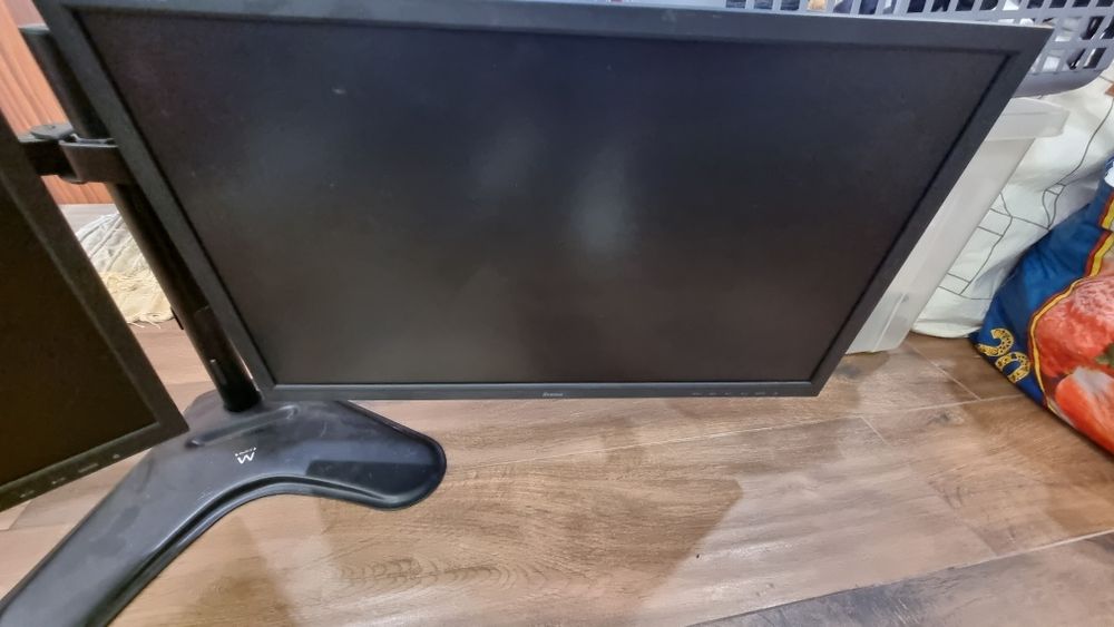 SALDO - 2ecran de computador com suporte incluido