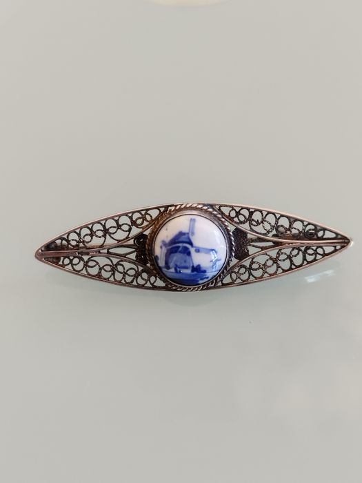 Lindo broche antigo em prata holandesa Estado muito bom. Soco na frent