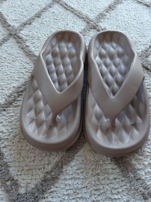 Klapki plażowe damskie