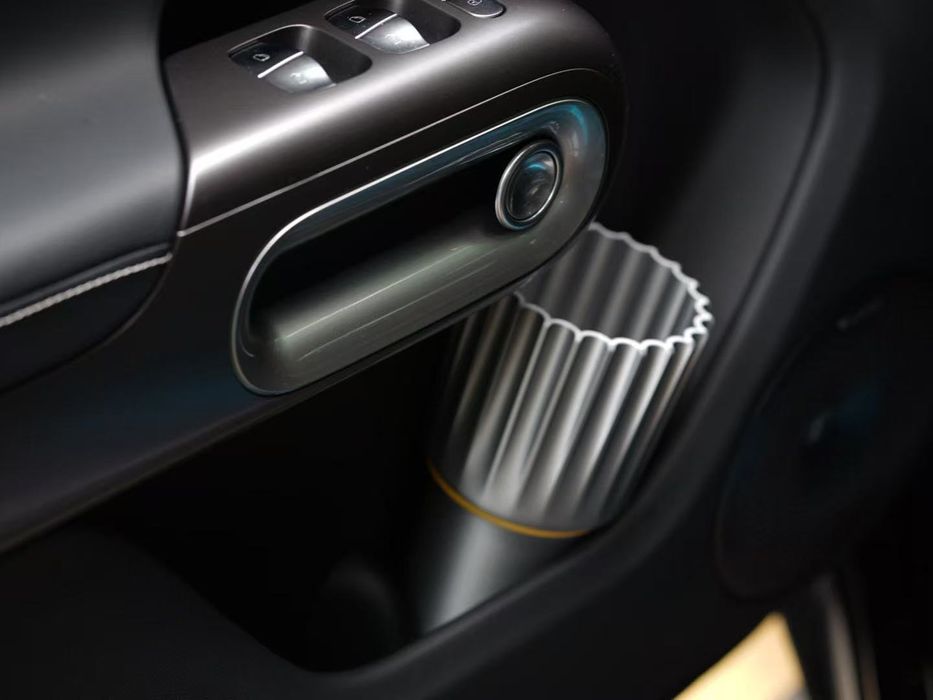 Універсальний автомобільний контейнер для сміття (у підстаканник)