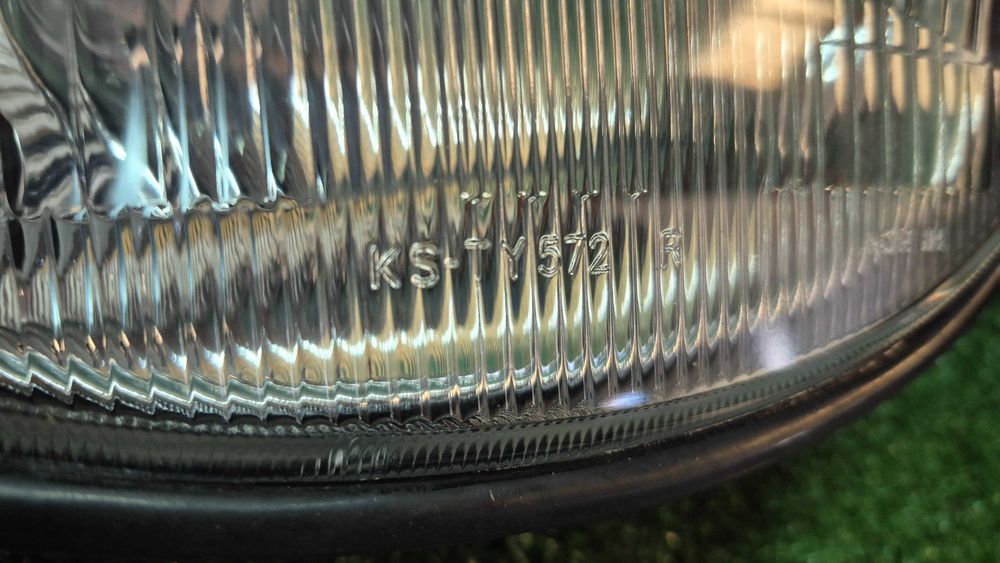 Otica Farol Direito Toyota Corolla E11 Hatchback 1997 a 2000 Ref. KS.TY572R NOVO