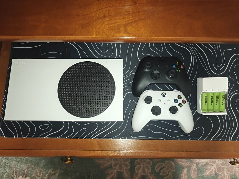 Xbox Series S 512gb + 2 геймпада