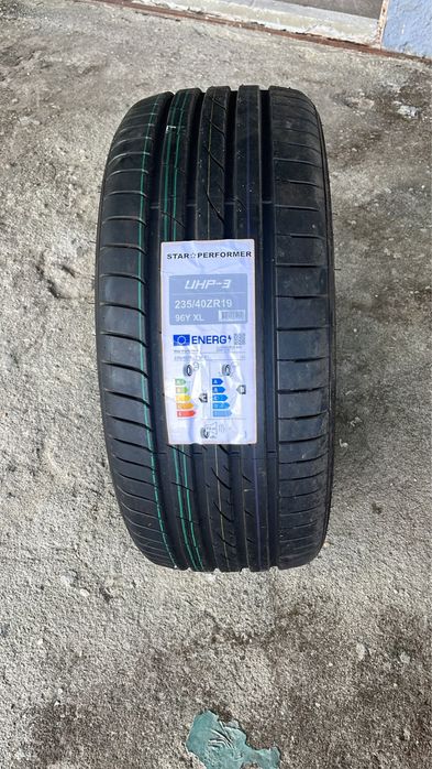 2 pneus 235/40ZR19