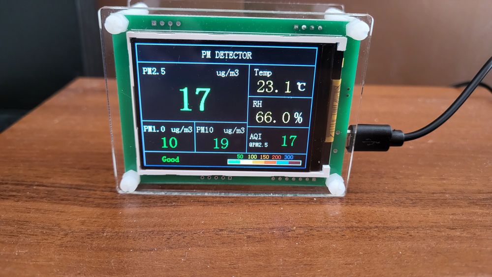 Termometr i miernik wilgotności i pyłków PM