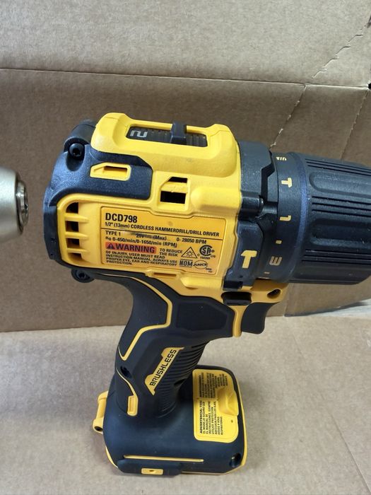 DeWALT DCD798 безщітковий шуруповерт