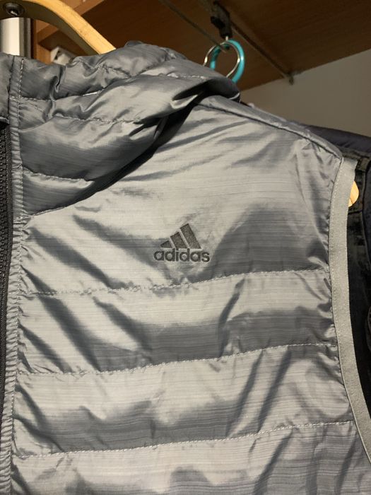 Продам безрукавку adidas.