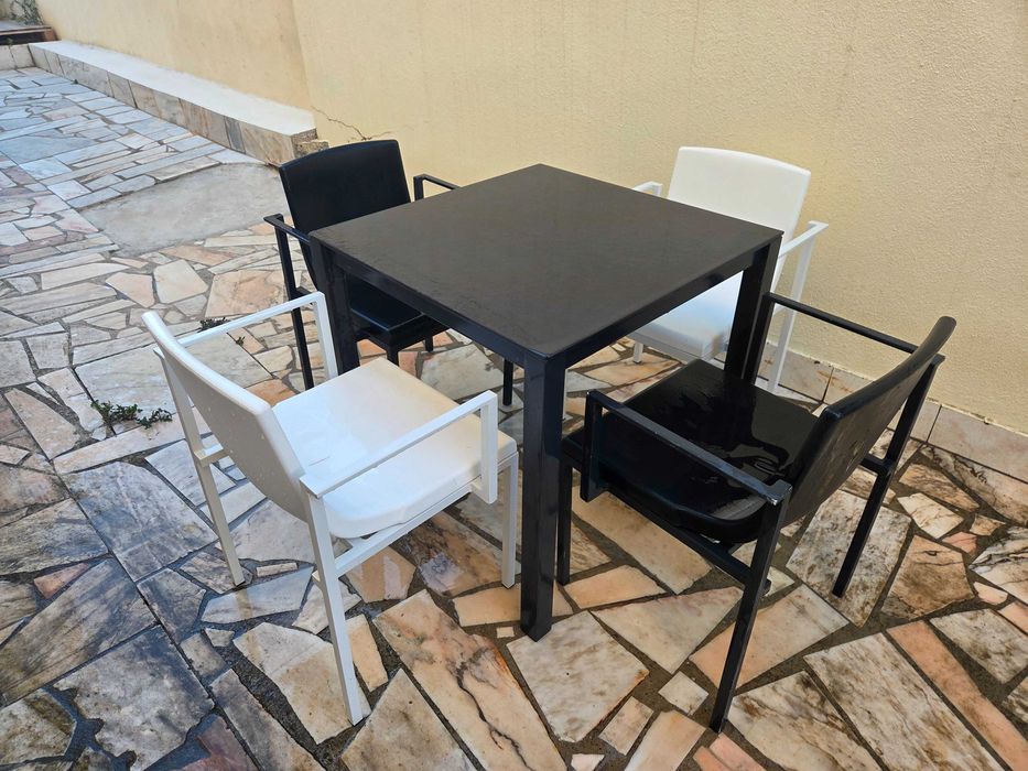 Mesa com cadeiras para exterior