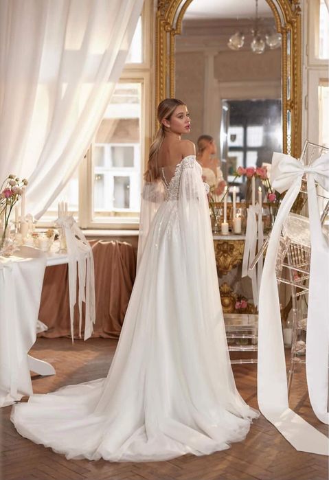 Нова весільна сукня