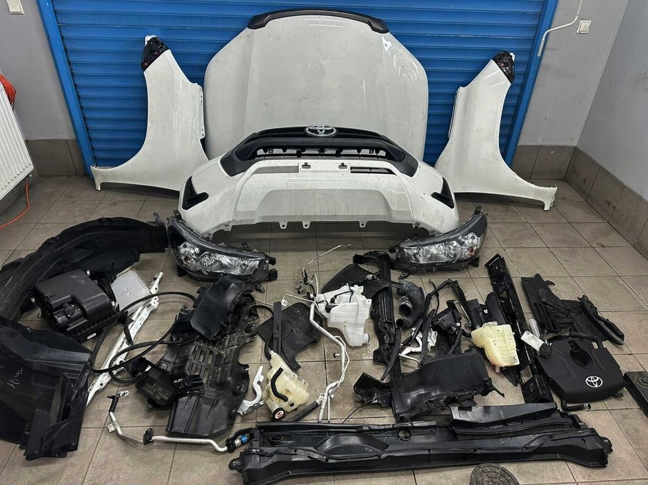 Разборка Шрот TOYOTA HILUX VIII 21- капот и другие запчасти