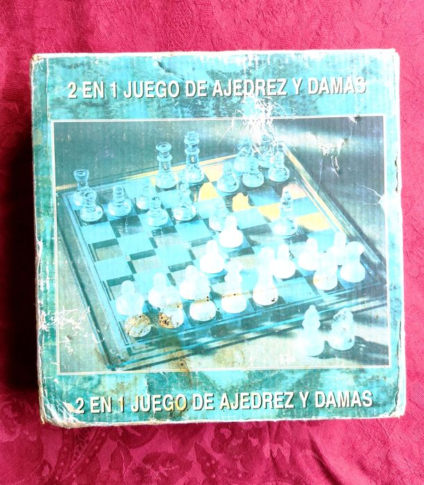 Jogo de xadrez e damas de vidro