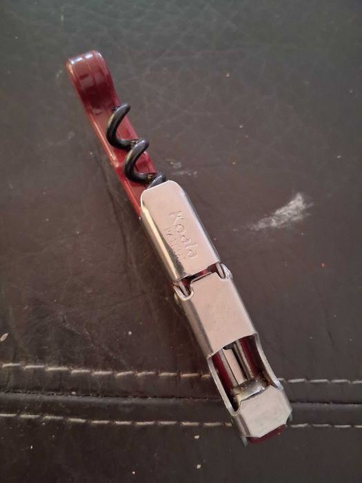 Saca rolhas duplo impulso