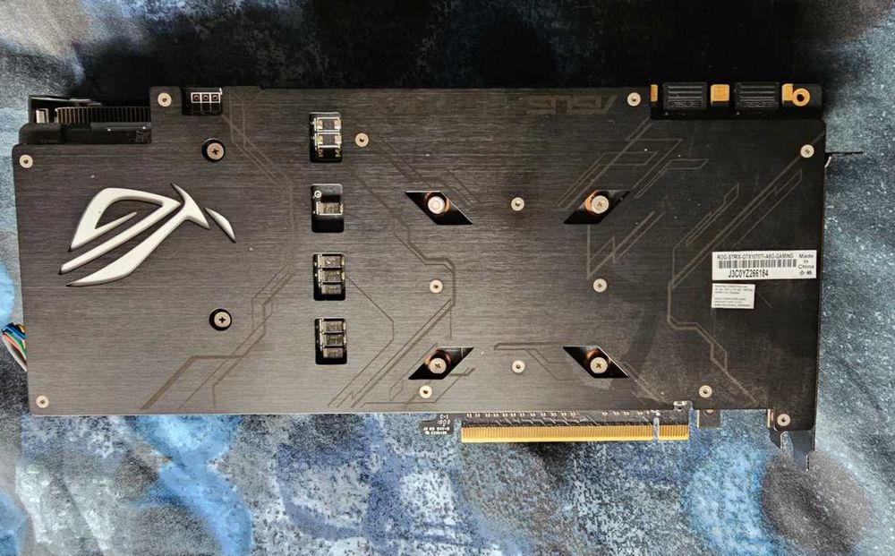 ASUS ROG Strix GTX 1070 Ti 8GB Gaming (Edição Premium Triple Fan)