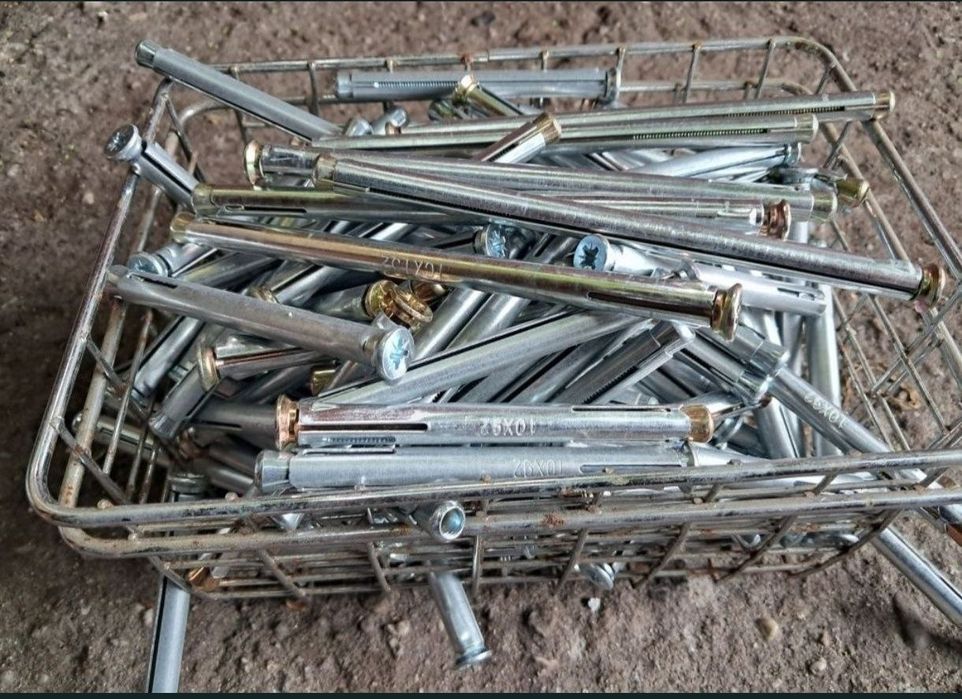 Kołki rozporowe metalowe 10x92 i 10x152