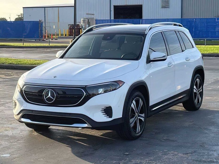 Mercedes-Benz EQB 300 4MATIC      2022
