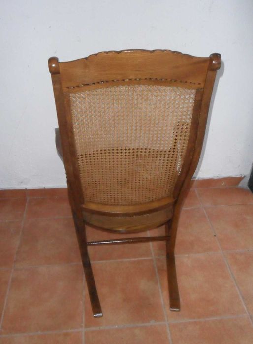 Cadeira de baloiço em palhinha