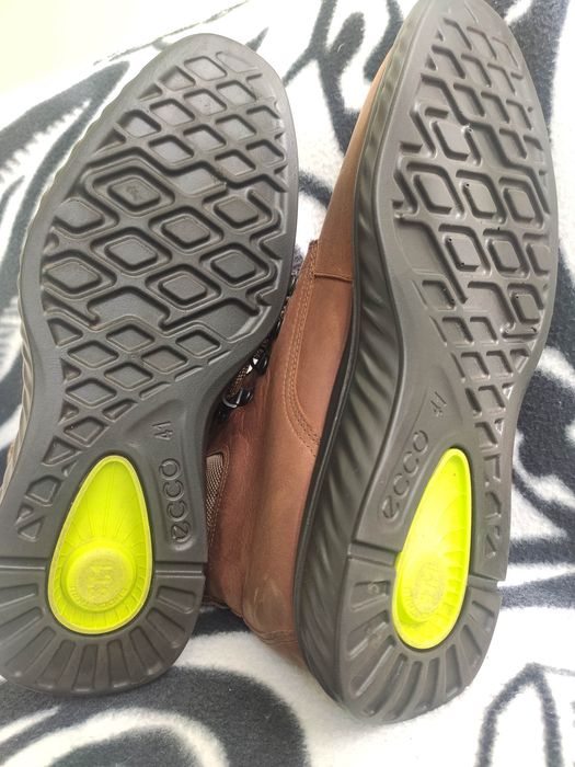 ботинки ecco BYWEY TRED Gore-Tex чорні та ecco st.1 hybrid lite коричн