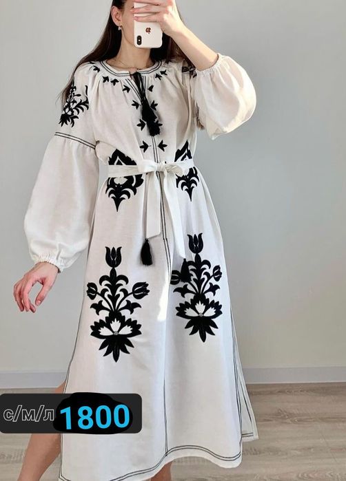 Вишита сукня, плаття.