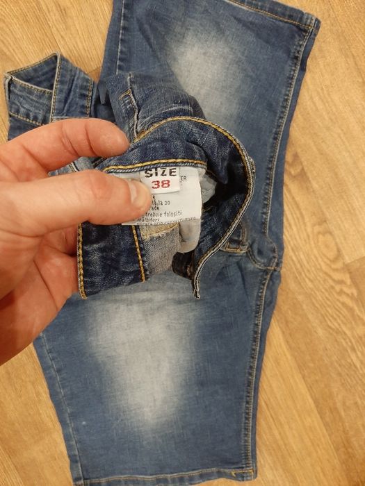 Продам джинсовые шорты