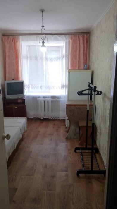 Здається кімната район Красний міст
