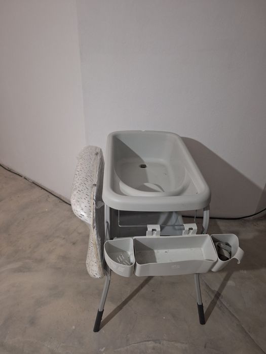 Banheira e trocador CHICCO.