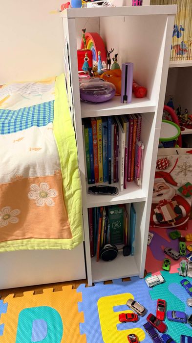 Cama de Solteiro Branca c/ Arrumação Integrada (Estante + Gavetão + Sapateira)