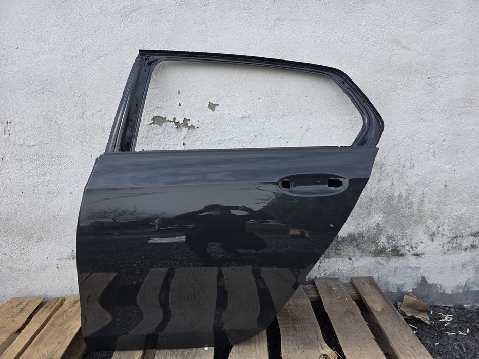 Volkswagen Golf Vlll dzwi lewa  strona tyl