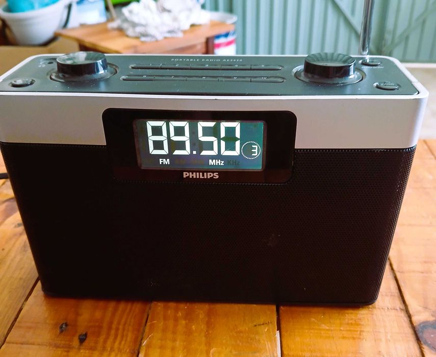 Rádio Philips modelo AE2430