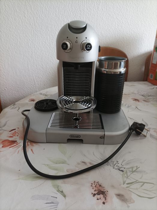 Кавоварка на капсули Delonghi