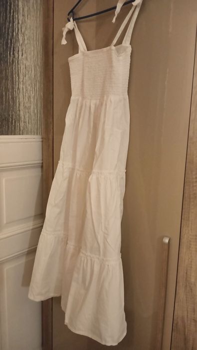 Długa biała sukienka