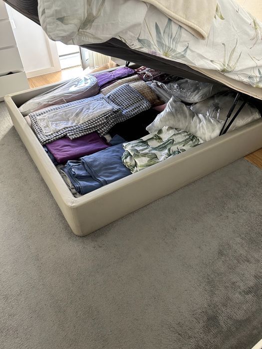 Cama Sommier com arrumação
