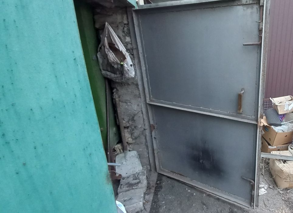 Металеві гаражні ворота