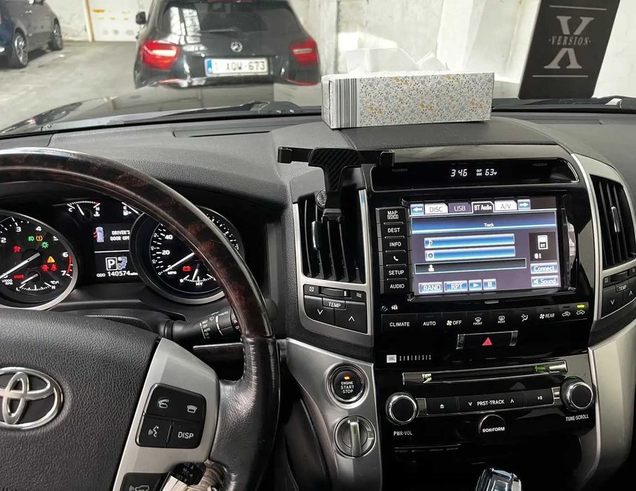 Toyota Land Cruiser 200 V8
