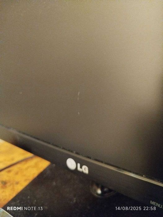 Монітор LG E2242 - діагональ 22 дюйма