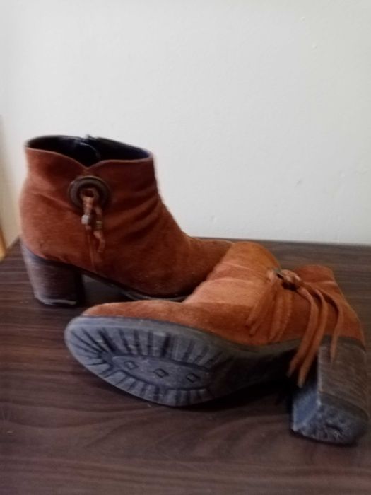 Botas camurça com tacão