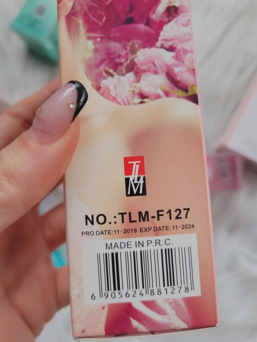 Zestaw kosmetyków magiczny podklad perfumy baza korektor Tusz pomadka