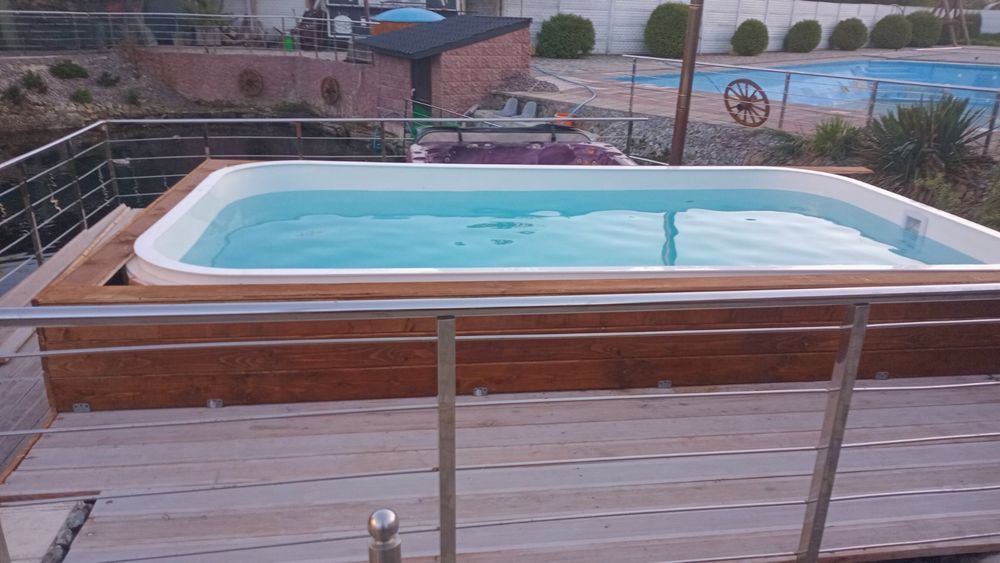 Будинок подобово з басейном, сауною та чан джакузі.