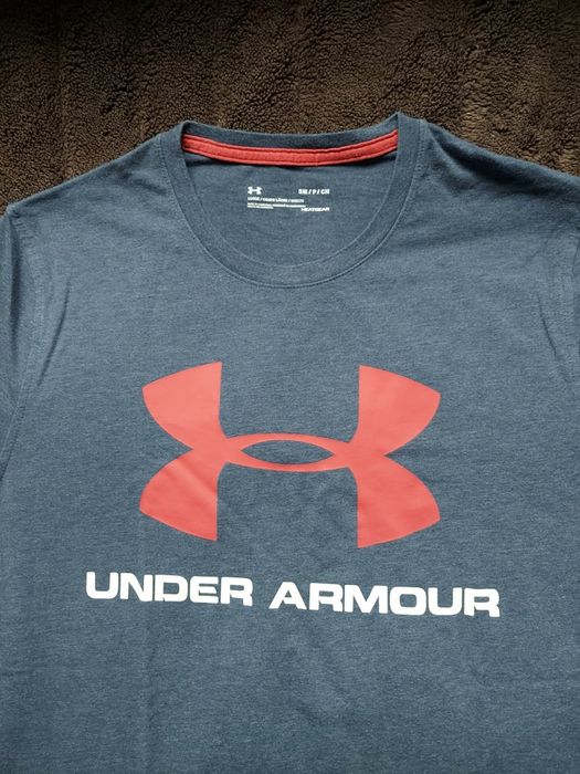 футболка Under Armour оригінал 

Размер:  L

Заміри детальні:

Спереду