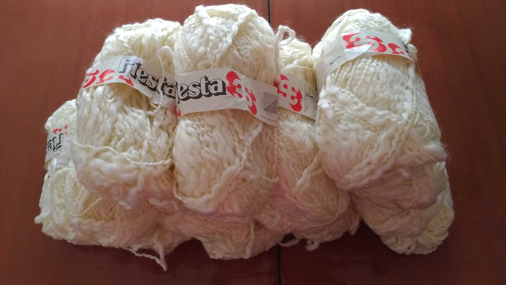 11 motków włóczki  100% acryl