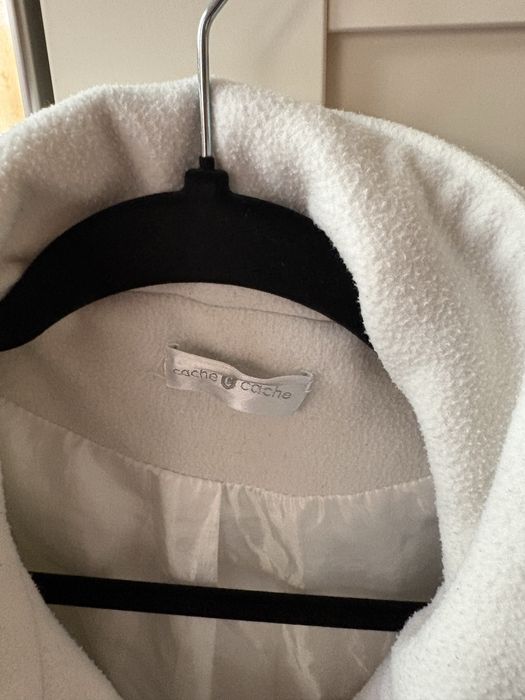 Bialy plaszcz francuskiej marki