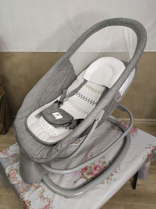 Заколисуючий центр шезлонг 4 в 1 Mastela 8113