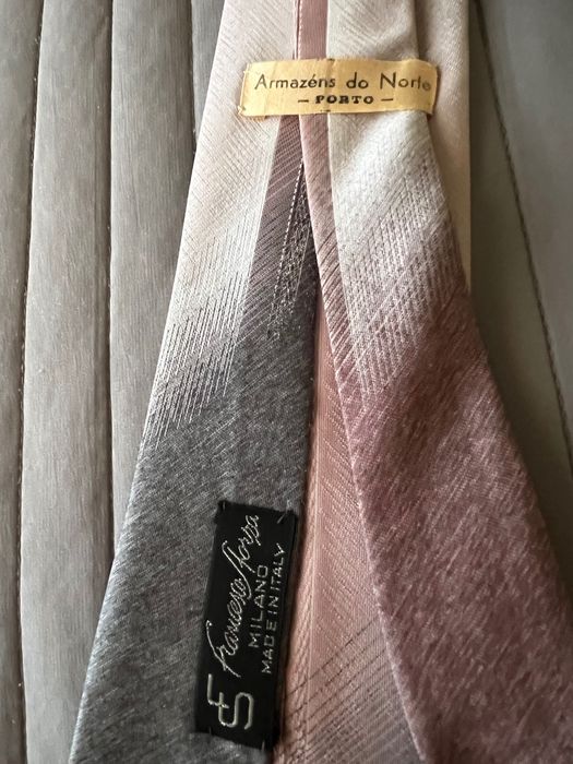 Gravata com degradê de cores