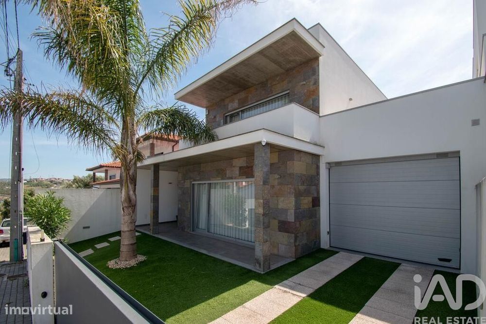 Casa / Villa T4 em Leiria, Pousos, Barreira e Cortes de 208,2 m2