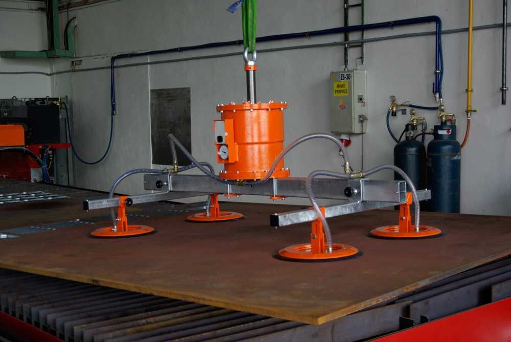 Próżniowy samozasysający manipulator