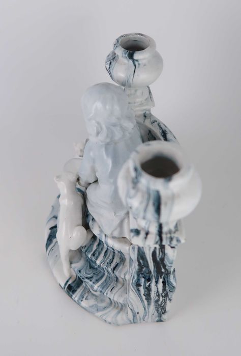 Escultura Castiçal em faiança marmorizada - Menina com gatos