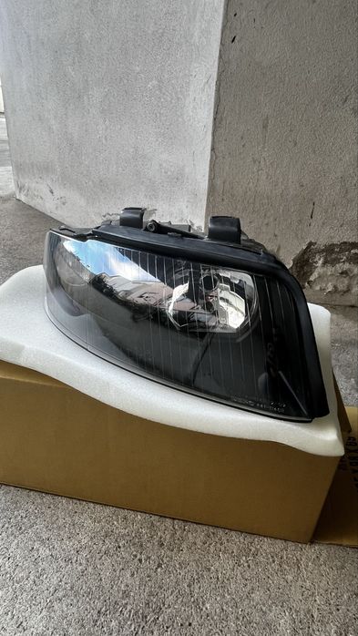 Farol Direito Audi A4 B6 - Fundo Negro ( pouco uso)