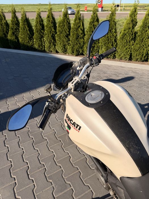 Ducati monster 696 2008